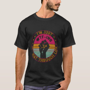 Camiseta Eu Só Estou Fazendo O Meu Caminho Através Da Vida