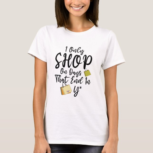 Camiseta Eu Só Faço Compras Em Dias Que Terminam E (Frente)