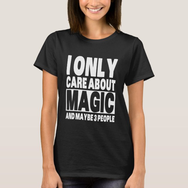 Camiseta Eu Só Me Preocupo Com Magia Sarcástica (Frente)