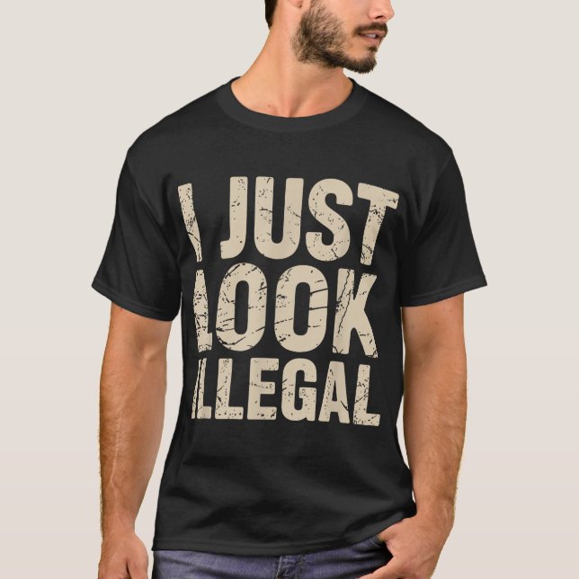 Camiseta Eu Só Pareço Ilegal (Frente)