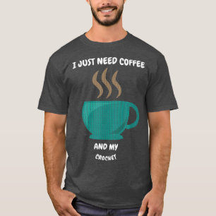 CAMISETA EU SÓ PRECISO DE CAFÉ E MEU CROCHET