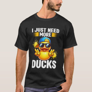 Camiseta Eu Só Preciso de Mais Patos Borrachinha de Banho P