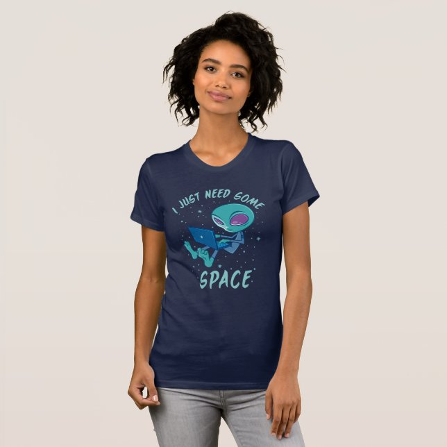 Camiseta Eu só preciso de uma Alienígena espacial com Lapto (Frente Completa)