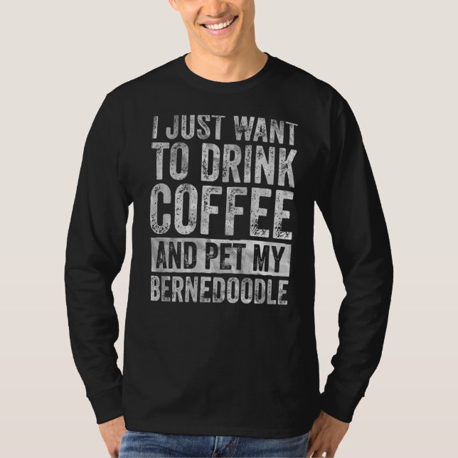 Camiseta Eu Só Quero Beber Café E Comer Meu Berneodle (Frente)