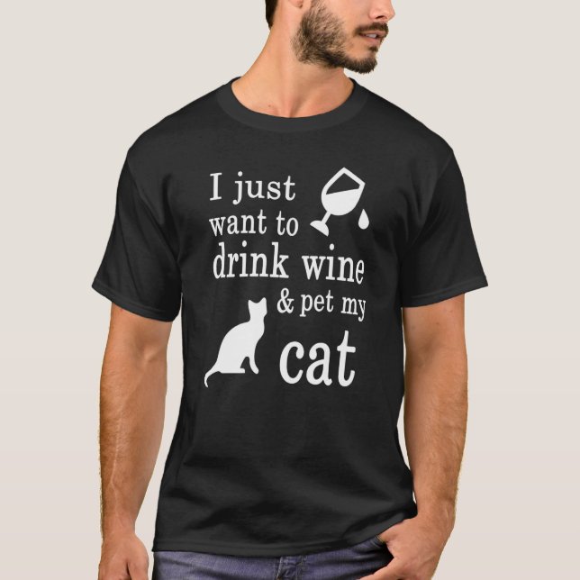Camiseta Eu Só Quero Beber Vinho Comendo Meu Gato (Frente)