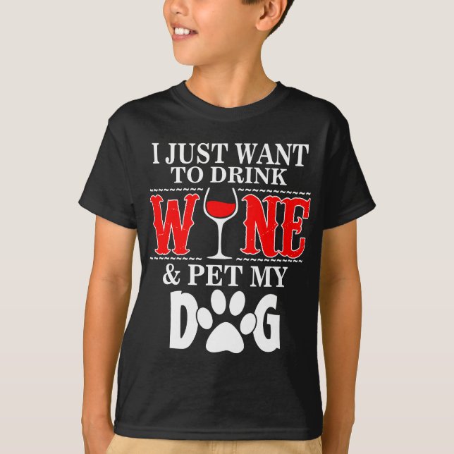 Camiseta Eu Só Quero Beber Vinho E Comer Meu Cachorro (Frente)