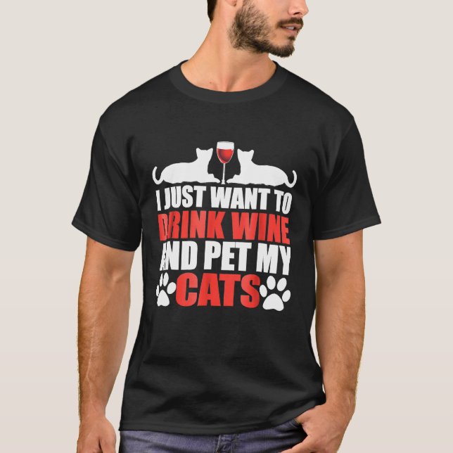 Camiseta Eu Só Quero Beber Vinho E Comer Meus Gatos (Frente)