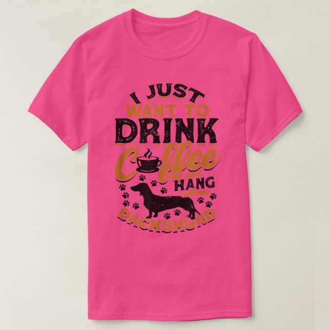 Camiseta Eu só quero tomar café e pendurar com meus dachos (Frente do Design)