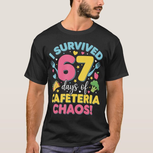 Camiseta Eu Sobrevivi 67 Dias De Caos Na Cafeteria Meme (Frente)
