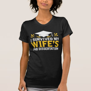Camiseta Eu sobrevivi à dissertação do PhD da minha esposa