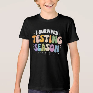 Camiseta Eu Sobrevivi à Temporada de Testes Humor Escolar
