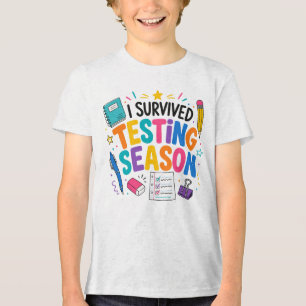 Camiseta Eu Sobrevivi à Temporada de Testes Humor Escolar