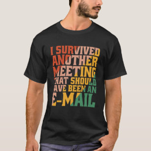 Camiseta Eu Sobrevivi A Uma Reunião Que Deveria Ter Sido Um