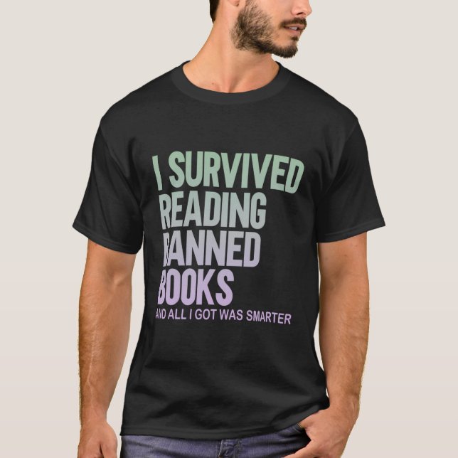 Camiseta Eu Sobrevivi Ao Ler Livros Banidos Em Livraria (Frente)