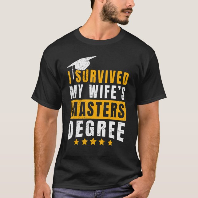 Camiseta Eu sobrevivi ao mestrado da minha esposa (Frente)