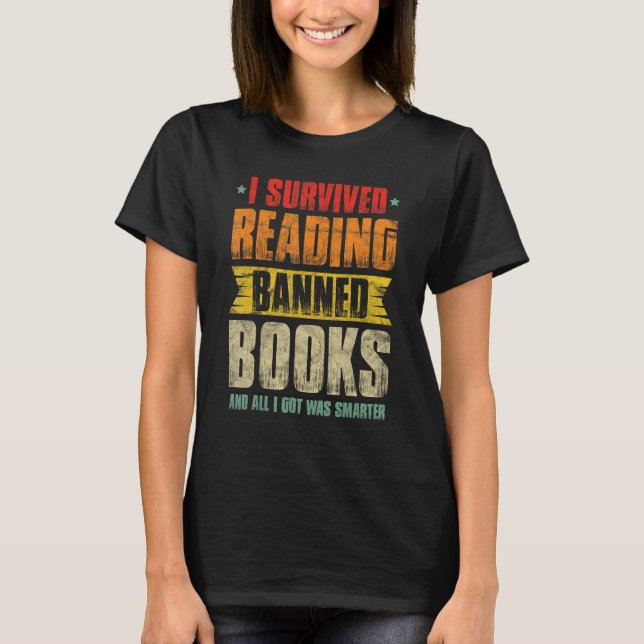 Camiseta Eu Sobrevivi Lendo Livros Banidos Livros Livres (Frente)