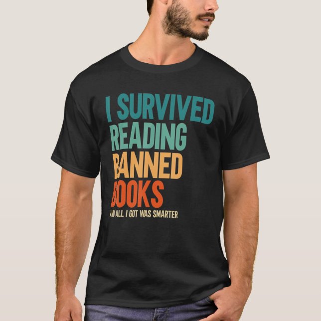 Camiseta Eu Sobrevivi Lendo Livros Banidos Livros Livres (Frente)