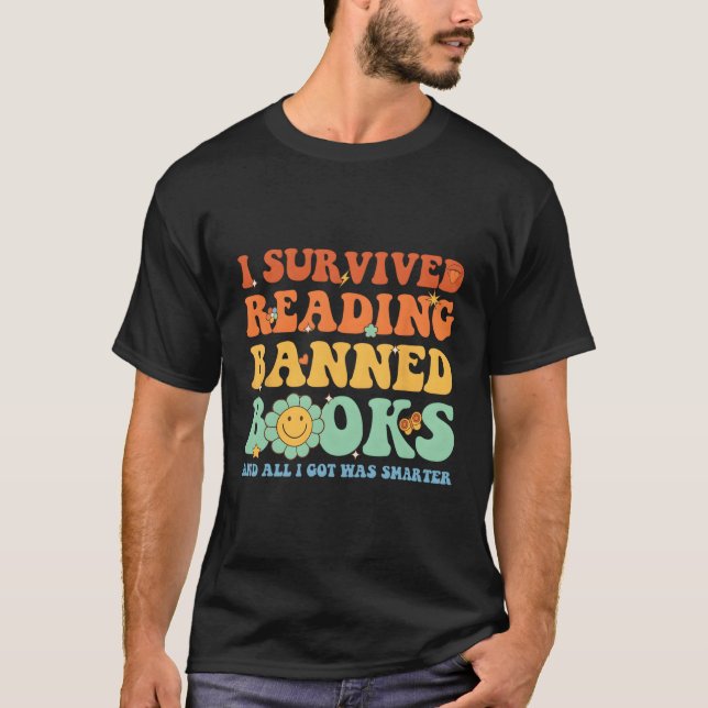 Camiseta Eu Sobrevivi Lendo Livros Banidos Livros Livres (Frente)