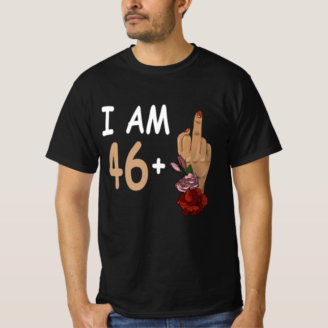 Camiseta Eu Sou 46 Mais 1 Dedo De Médio Para Um 47º Anivers (Frente)