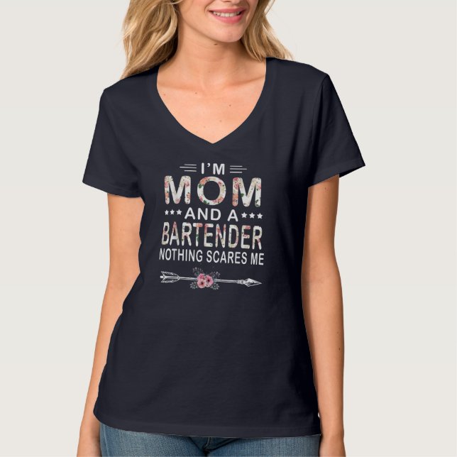Camiseta Eu sou a mãe e o barman... nada me assusta. (Frente)