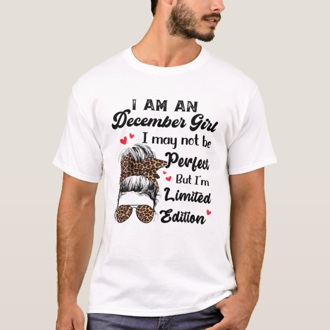 Camiseta Eu Sou A Menina De Dezembro Que Não É Perfeita, Ma (Frente)