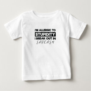 Camiseta Eu sou alérgico à estupidez que eu respiro em Sarc