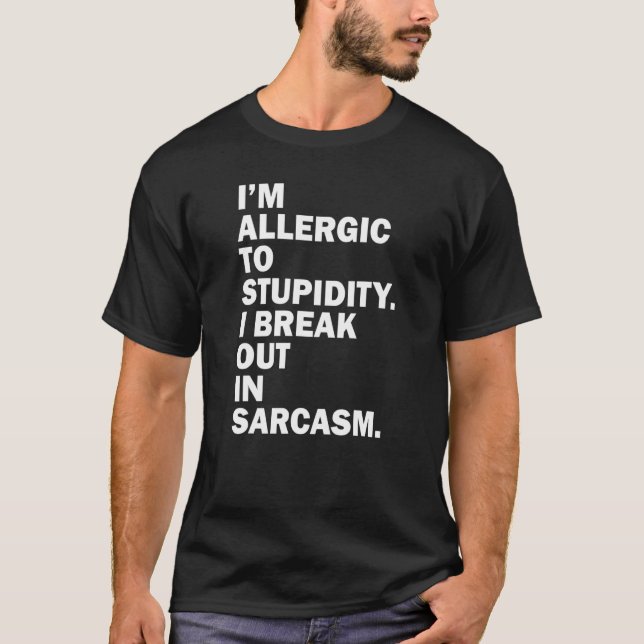 Camiseta Eu Sou Alérgico À Estupidez Que Eu Saio No Sarcasm (Frente)