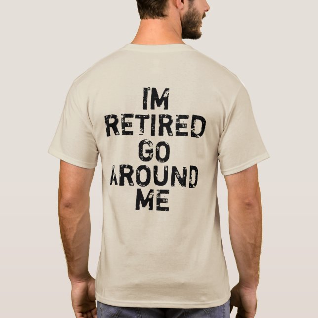 Camiseta Eu sou aposentado circundo-me (na parte traseira) (Verso)