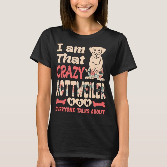 Camiseta Eu Sou Aquela Louca Rottweiler Mãe Todos Falam Sob (Frente)