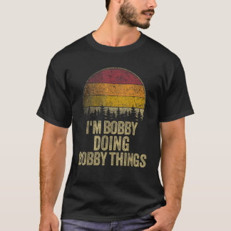 Camiseta EU SOU BOBBY FAZENDO BOBBY COISAS FELIZMENTE REtro