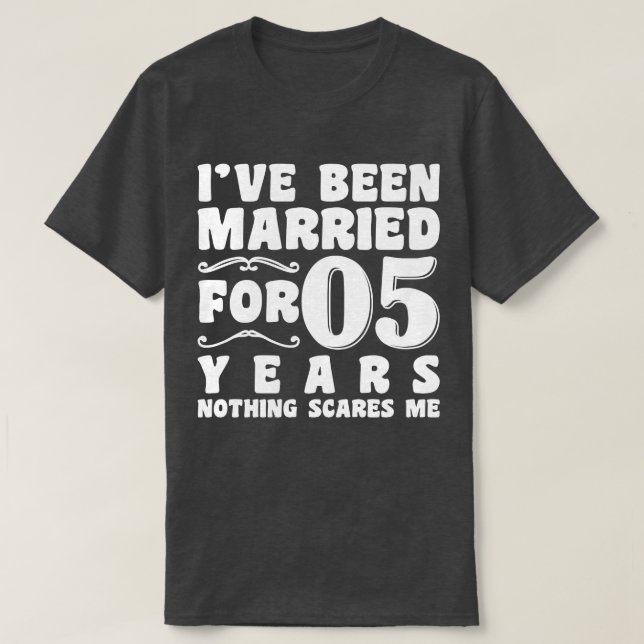 Camiseta Eu Sou Casado Há 05 Anos Aniversário de Casamento (Frente do Design)