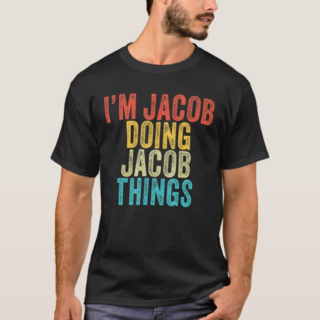 Camiseta Eu sou Jacob fazendo coisas do Jacob engraçadas Ja (Frente)