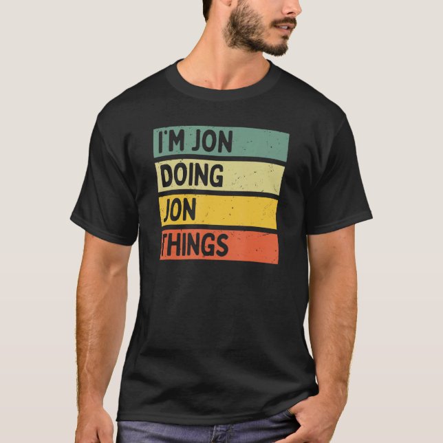 Camiseta Eu sou Jon Fazendo Jon Coisas Engraçadas Citação P (Frente)