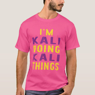 Camiseta Eu sou Kali fazendo coisas Kali
