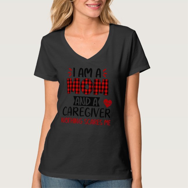 Camiseta Eu Sou Mãe E Cuidador Nada Me Assusta A Mata (Frente)
