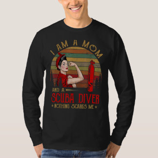 Camiseta Eu Sou Mãe E Um Mergulhador Scuba Nada Me Assusta 