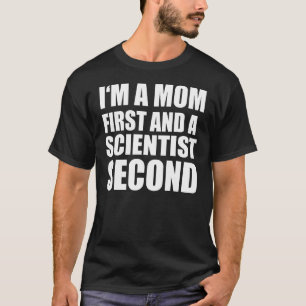 Camiseta Eu sou mãe e um texto gráfico cientista