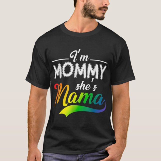 Camiseta Eu sou Mamãe Ela é a mãe lésbica (Frente)