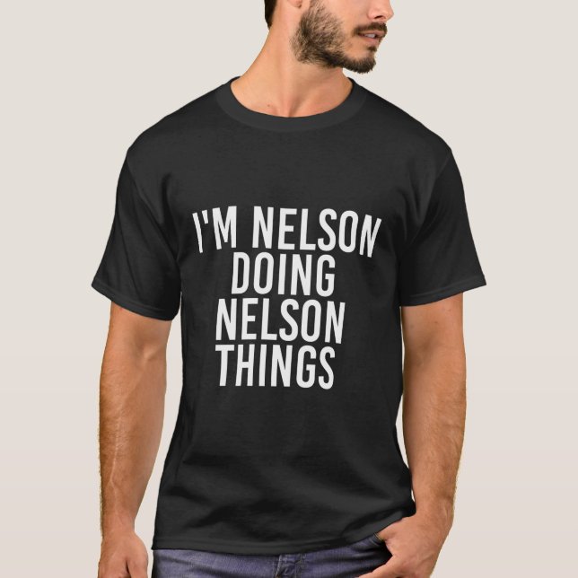 Camiseta Eu Sou Nelson Fazendo Coisas Engraçadas Ideia De P (Frente)