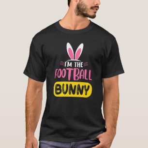 Camiseta Eu sou o coelho de futebol que ouve Páscoa de ovos