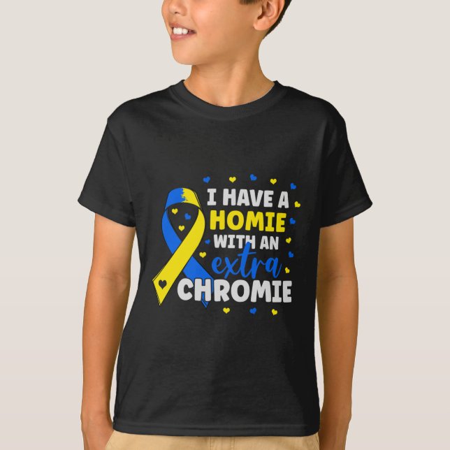 Camiseta Eu Sou O Companheiro Com Cromia Extra Síndrome de  (Frente)