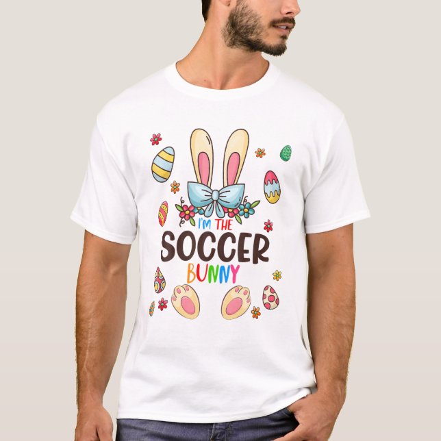 Camiseta Eu sou o dia da Páscoa coelhinha do futebol, combi (Frente)