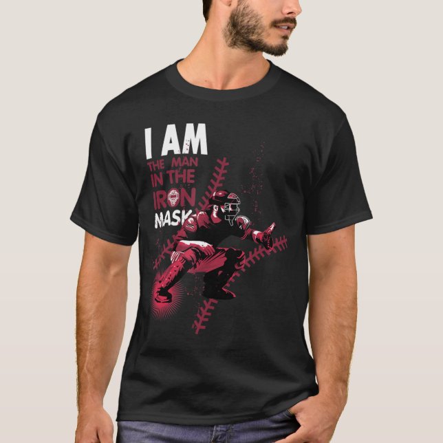 Camiseta Eu Sou O Homem Na Máscara De Ferro Que Prende Base (Frente)