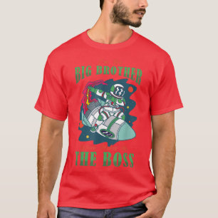Camiseta Eu sou o irmão mais velho que me faz o chefe amar 