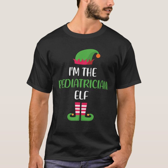 Camiseta Eu sou o pediatra Elf da Família de Natal. (Frente)