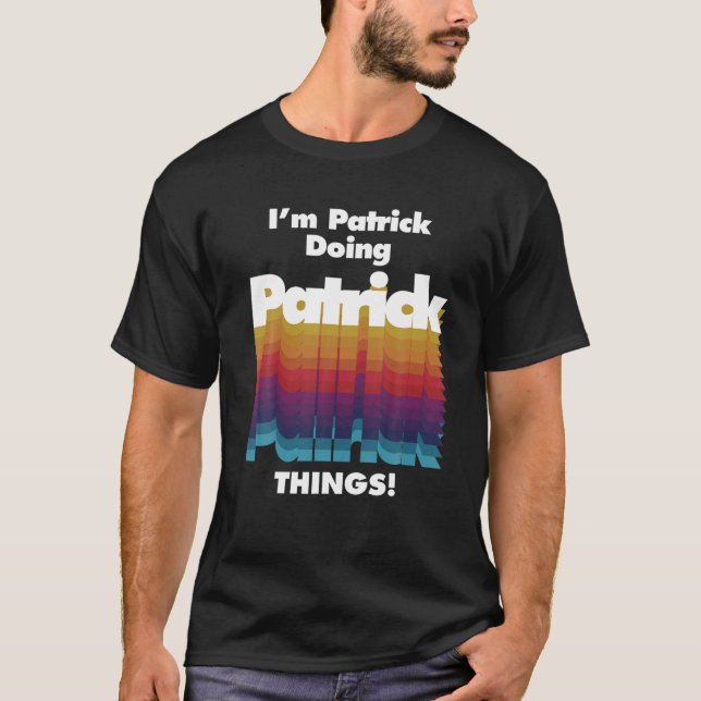 Camiseta Eu sou Patrick Fazendo Coisas Engraçadas Aniversár (Frente)
