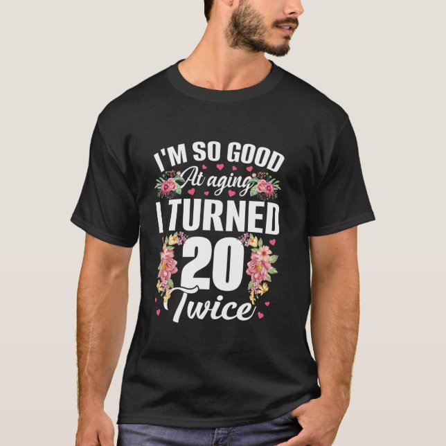 Camiseta Eu sou tão bom que tornei 20 vezes engraçado 40 an (Frente)