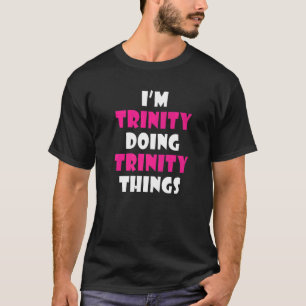 Camiseta Eu sou Trinity Fazendo Coisas da Trinidade Engraça
