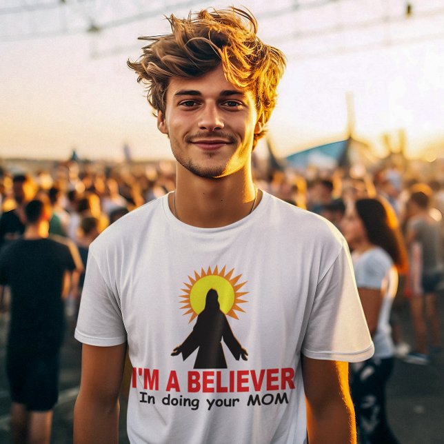 Camiseta Eu sou um crente, em fazer sua MÃE (Criador carregado)