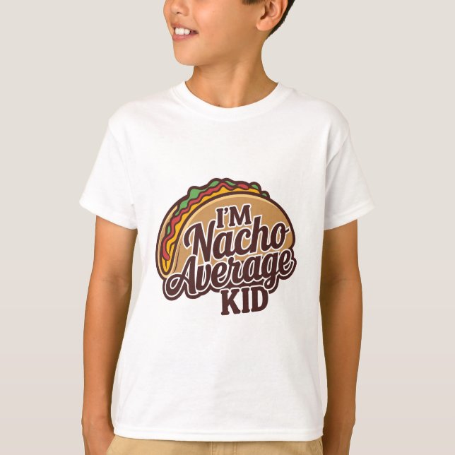 Camiseta Eu sou um garoto médio machão (Frente)